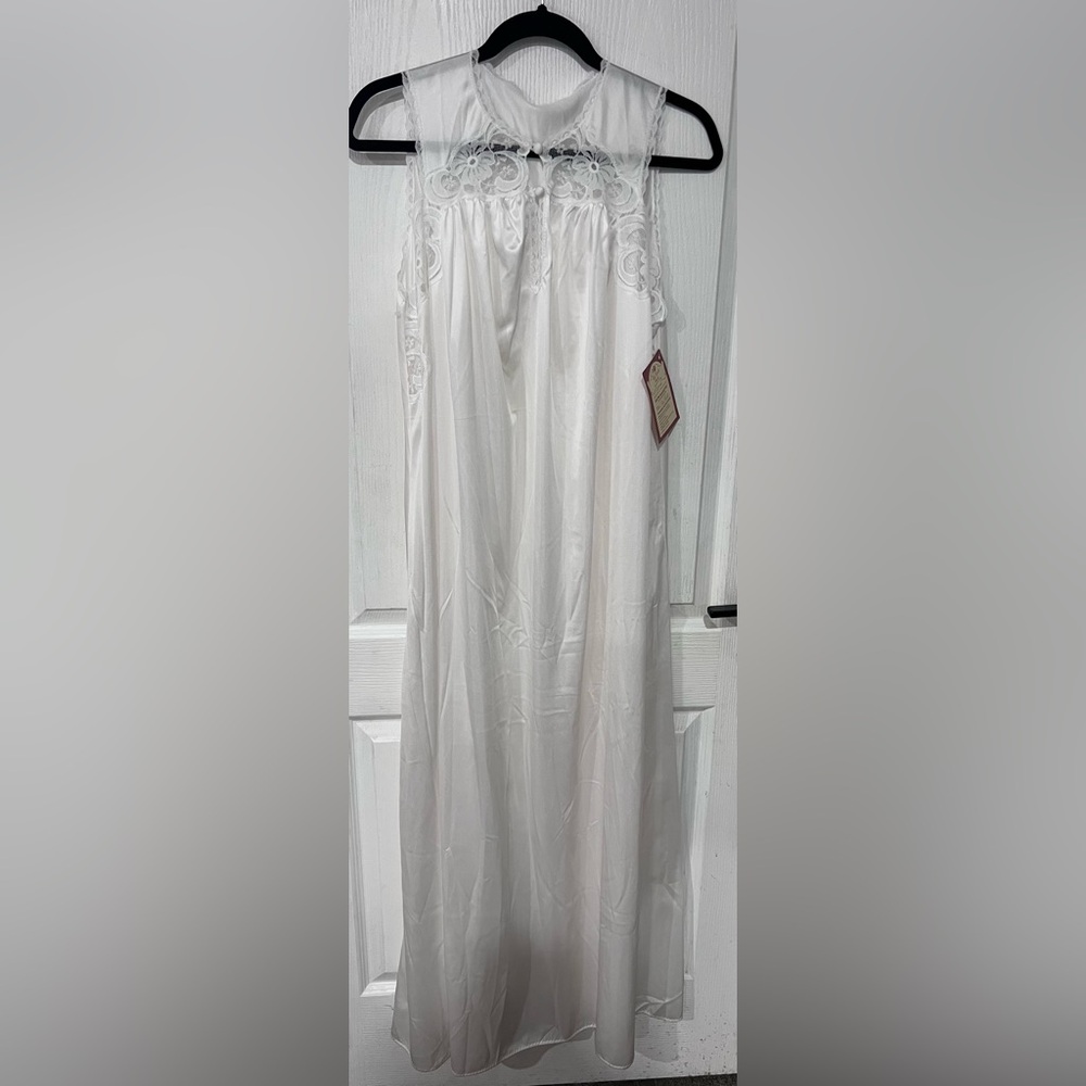 Vintage Dead Stock Victorian Nightgown NWT 1970s size small medium large